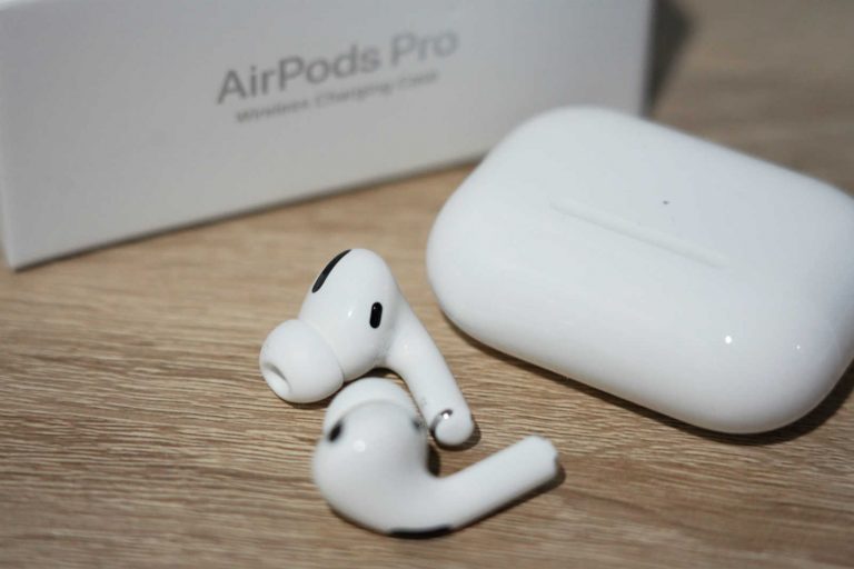 Noise-Cancelling AirPods Pro Will Be Out by End of October for $250