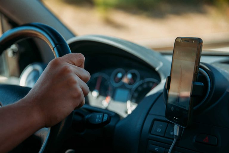 The 5 Best Cell Phone Holders For Car In 2019!
